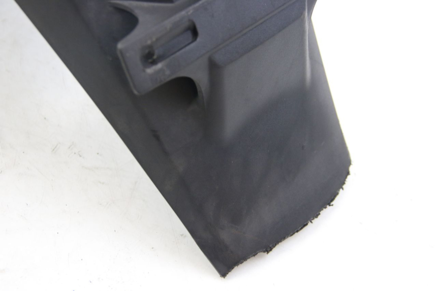 photo de PARAFANGO POSTERIORE SUZUKI SIXTEEN 125 (2008 - 2010) - Marcature e riferimenti originali