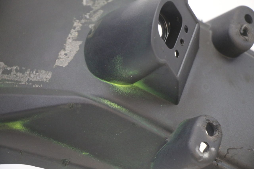 photo de PARAFANGO POSTERIORE APRILIA SR 2T 50 (2018 - 2022) - Stato della superficie e materiale