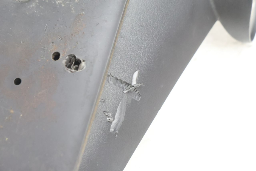 photo de PARAFANGO POSTERIORE PIAGGIO VESPA PRIMAVERA 2T 50 (2013 - 2018) - Zoom sullo stato d'uso