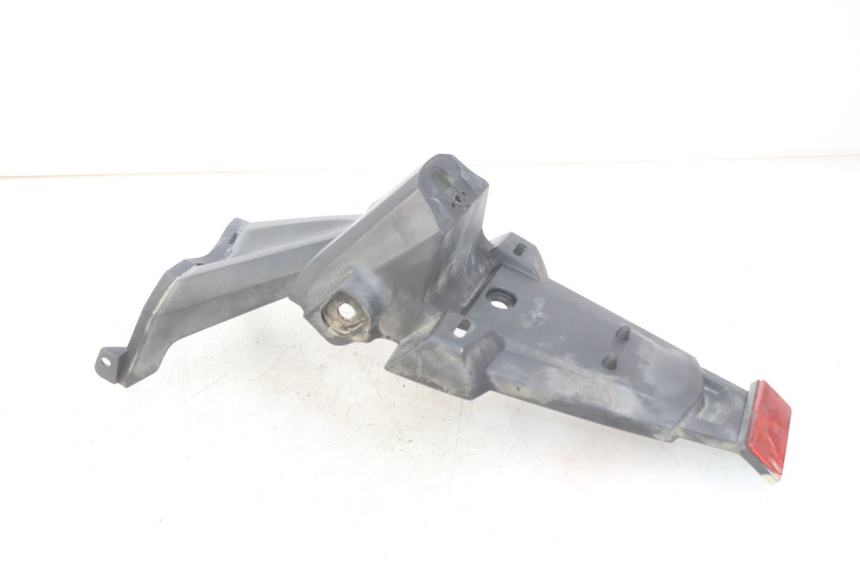 photo de PARAFANGO POSTERIORE SYM WOLF SB 125 (2011 - 2018) - Primo piano tecnico