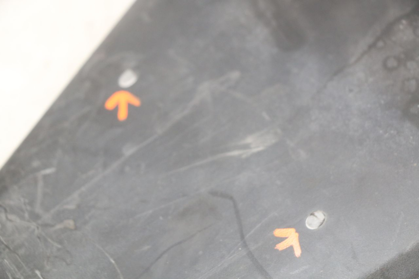 photo de PARAFANGO POSTERIORE YAMAHA X-MAX XMAX 125 (2010 - 2013) - Primo piano tecnico