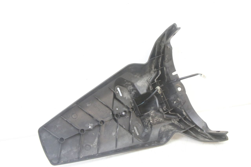 photo de PARAFANGO POSTERIORE YAMAHA X-MAX XMAX 125 (2010 - 2013) - Stato della superficie e materiale