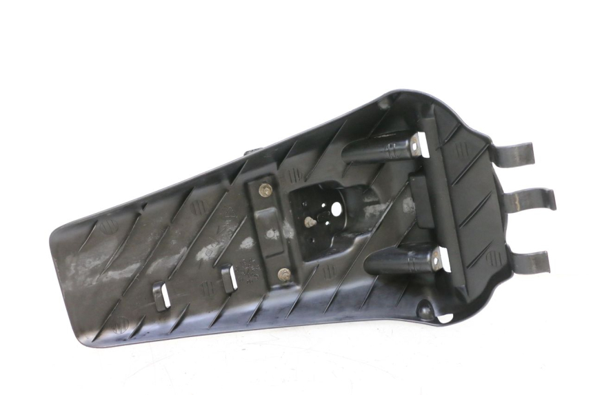 photo de Parafango posteriore YAMAHA YP MAJESTY 125 (1998 - 2001) - Primo piano tecnico