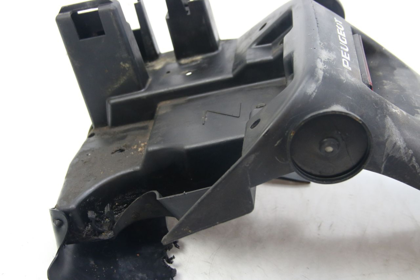 photo de PARAFANGO POSTERIORE PEUGEOT ZENITH 50 (1994 - 1999) - Dettagli dei punti di fissaggio