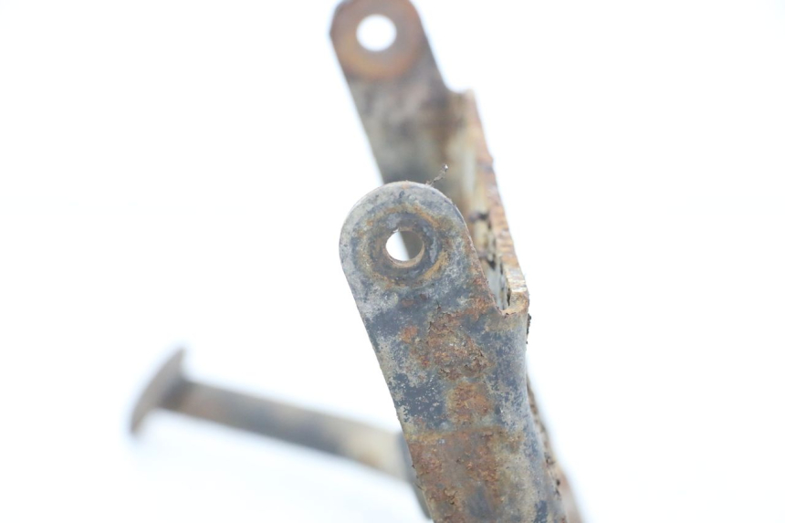 photo de CAVALLETTO CENTRALE YAMAHA CYGNUS X 125 (2004 - 2007) - Dettagli dei punti di fissaggio