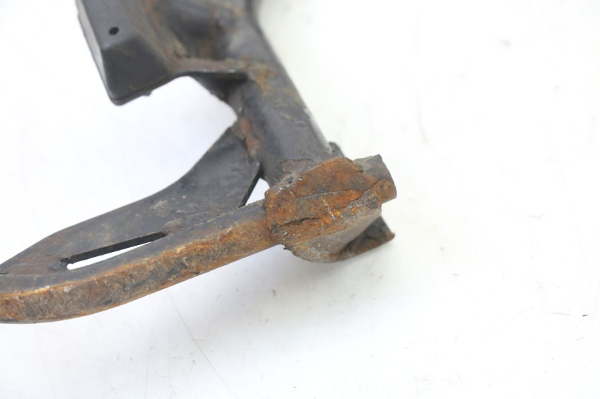 photo de CAVALLETTO CENTRALE PIAGGIO LIBERTY 4T 50 (2009 - 2015) - Dettagli dei punti di fissaggio