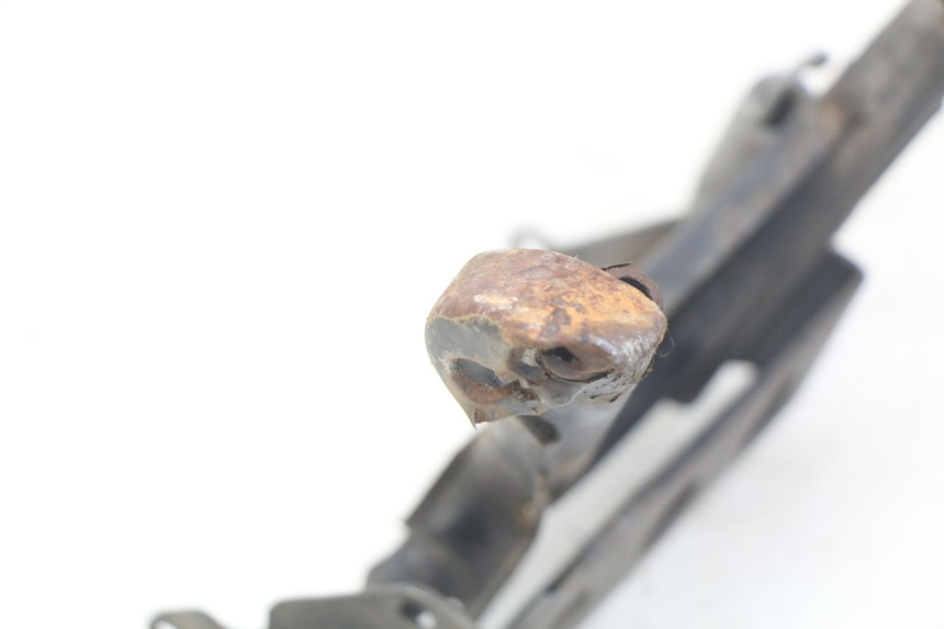 photo de BEQUILLE CENTRALE PEUGEOT SATELIS 125 (2010 - 2012) - Zoom sullo stato d'uso