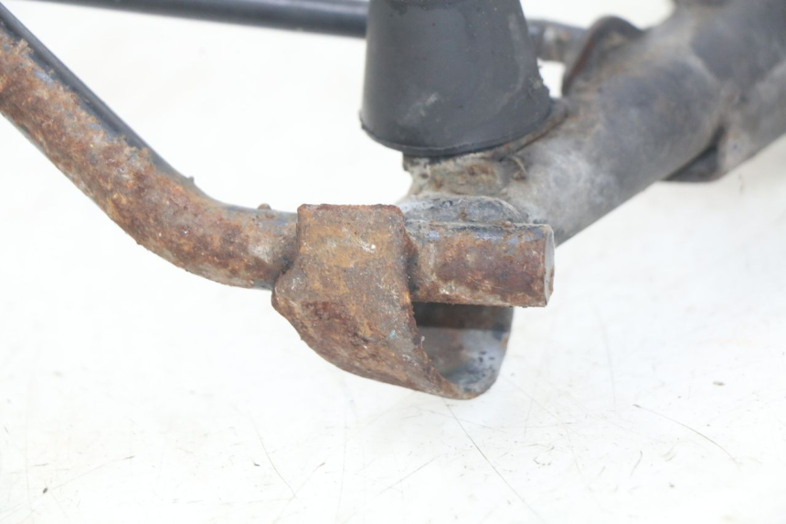 photo de BEQUILLE CENTRALE PEUGEOT SATELIS 125 (2010 - 2012) - Primo piano tecnico