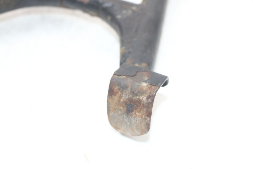 photo de CAVALLETTO CENTRALE SUZUKI GS F 500 (2004 - 2007) - Dettagli dei punti di fissaggio