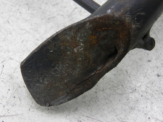 photo de Cavalletto laterale PIAGGIO X9 250 (2000 - 2002) - Dettagli dei punti di fissaggio