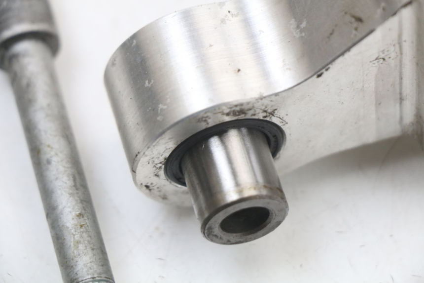 photo de LEVERAGGIO MOTO GUZZI NORGE 8V GT 1200 (2011 - 2016) - Stato della superficie e materiale