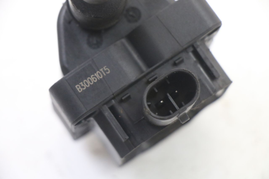 photo de BOBINA PIAGGIO MP3 LT 400 (2007 - 2012) - Dettagli dei punti di fissaggio