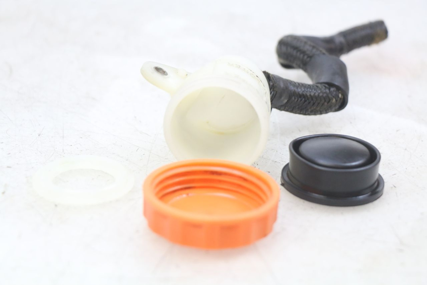 photo de Serbatoio liquido freni HONDA CBR F SC21 1000 (1986 - 1992) - Altra angolazione