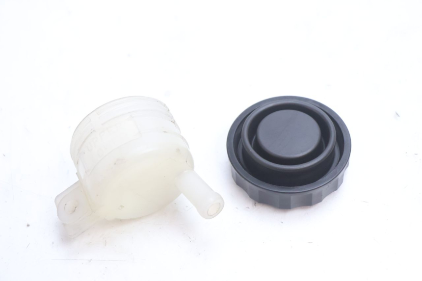 photo de VASO FLUIDO FRENI KAWASAKI ER-6 ER6 N 650 (2005 - 2009) - Primo piano tecnico