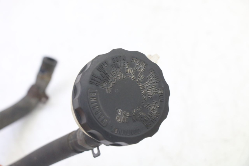 photo de VASO FLUIDO FRENI TRIUMPH SPRINT 900 (1995 - 1998) - Altra angolazione