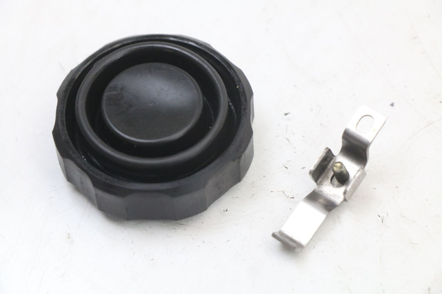 photo de VASO FLUIDO FRENI SUZUKI SV S 650 (1999 - 2002) - Altra angolazione