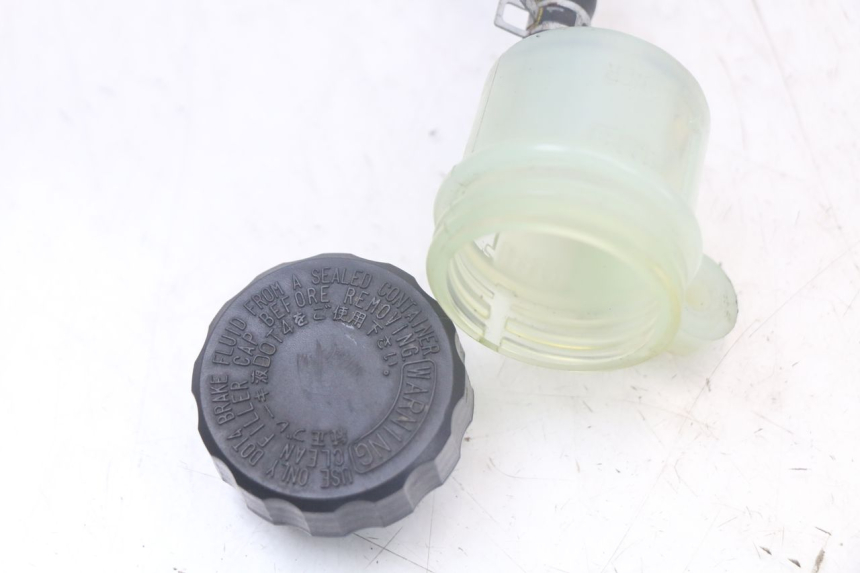 photo de SERBATOIO LIQUIDO FRENI YAMAHA TDM ABS 900 (2002 - 2014) - Primo piano tecnico