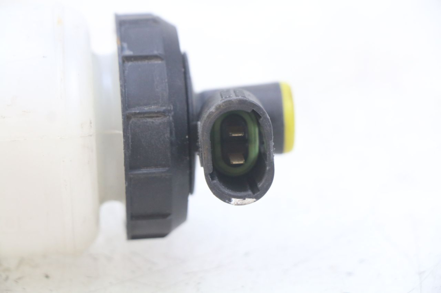 photo de Serbatoio liquido freni RENAULT TWIZY 45 (2012 - 2019) - Primo piano tecnico