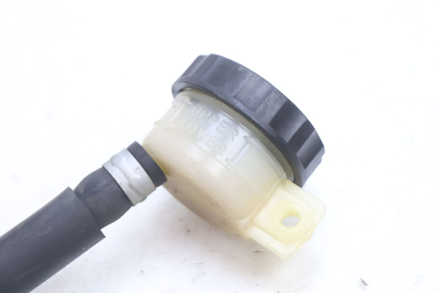 photo de VASO FLUIDO FRENI KAWASAKI ZX-6R ZX6R 600 (2000 - 2002) - Primo piano tecnico