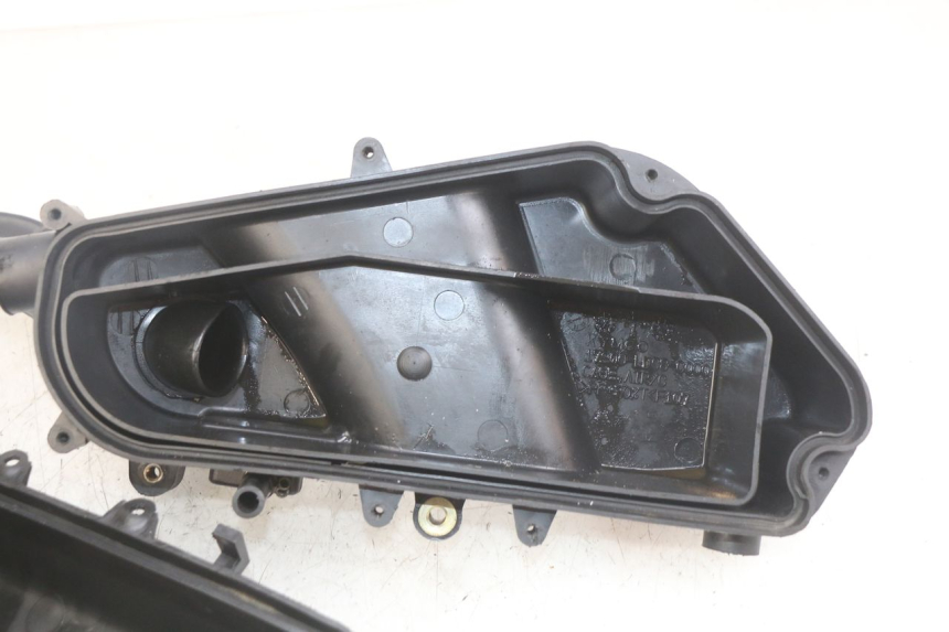 photo de SCATOLA DELL'ARIA KYMCO AGILITY 4T 50 (2005 - 2018) - Stato della superficie e materiale