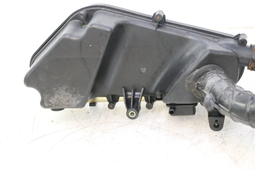 photo de SCATOLA DELL'ARIA KYMCO AGILITY 4T 50 (2018 - 2022) - Stato della superficie e materiale