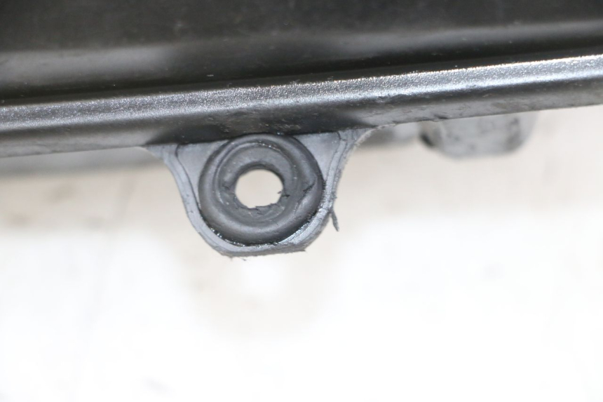 photo de SCATOLA DELL'ARIA MBK BOOSTER SPIRIT NAKED 50 (2004 - 2017) - Dettagli dei punti di fissaggio