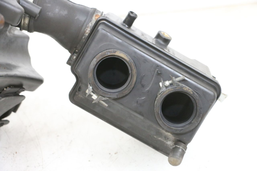 photo de ARIA SCATOLA SUZUKI BURGMAN 650 (2013 - 2020) - Dettagli dei punti di fissaggio