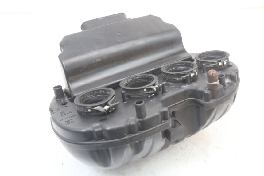 photo de Scatola dell'aria SUZUKI GSR 750 (2011 - 2017) - Altra angolazione