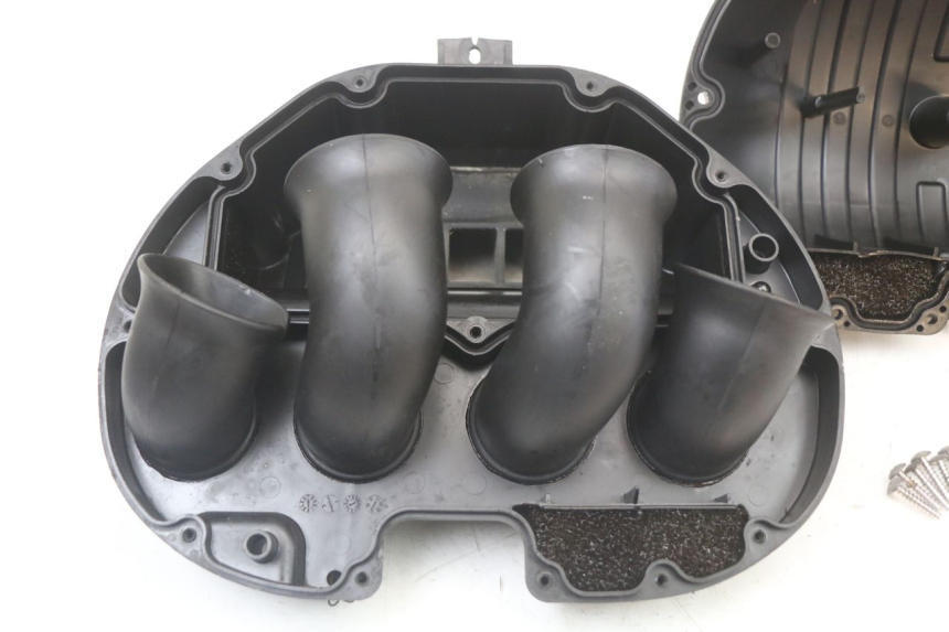 photo de Scatola dell'aria SUZUKI GSR 750 (2011 - 2017) - Dettagli dei punti di fissaggio