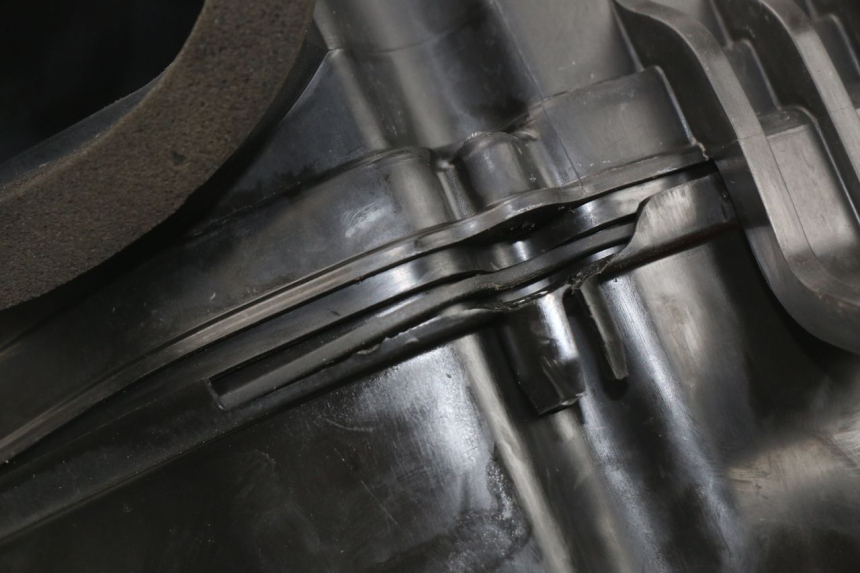 photo de Scatola dell'aria SUZUKI GSX-R GSXR 600 (2001 - 2003) - Zoom sullo stato d'uso