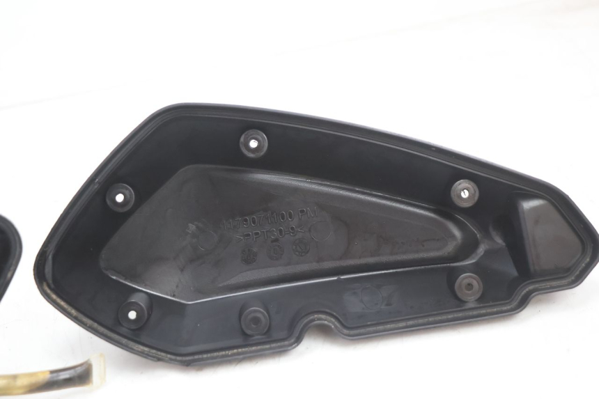 photo de SCATOLA DELL'ARIA PEUGEOT KISBEE 4T 50 (2018 - 2022) - Dettagli dei punti di fissaggio