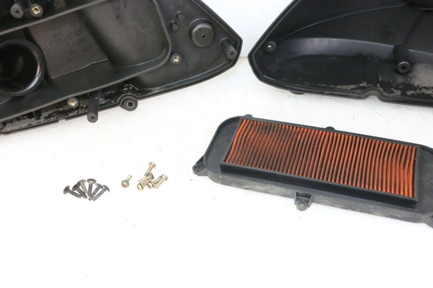 photo de SCATOLA DELL'ARIA KYMCO GRAND DINK 125 (2008 - 2014) - Primo piano ad alta risoluzione