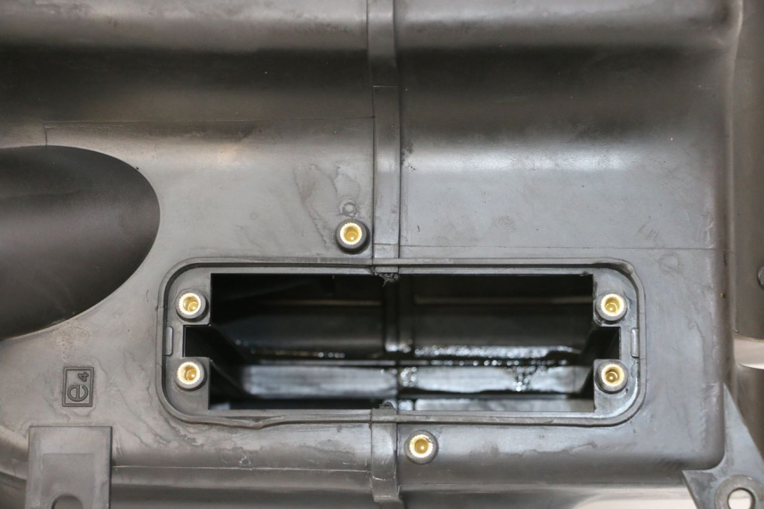 photo de Scatola dell'aria KYMCO XCITING 500 (2007 - 2010) - Stato della superficie e materiale