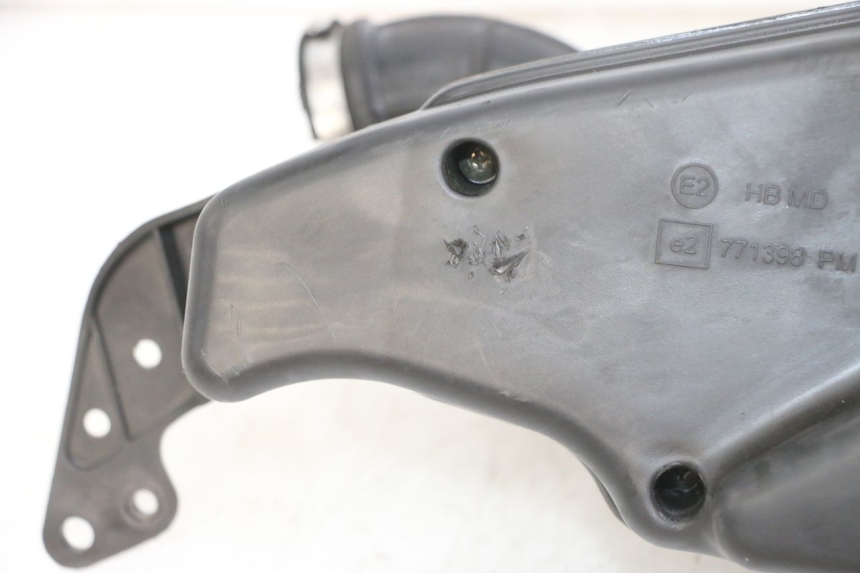 photo de ARIA SCATOLA PEUGEOT SATELIS 125 (2013 - 2018) - Dettagli dei punti di fissaggio