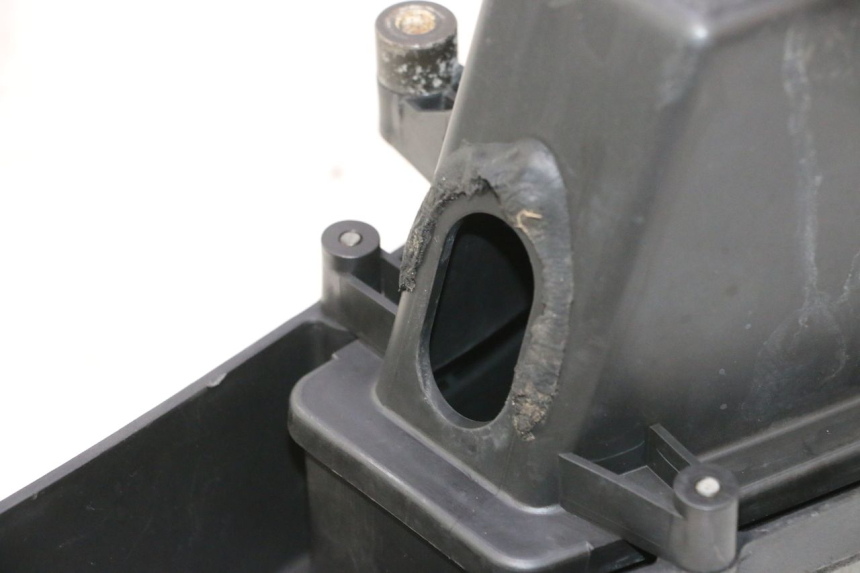 photo de ARIA SCATOLA KYMCO SUPER 8 2T 50 (2007 - 2013) - Dettagli dei punti di fissaggio