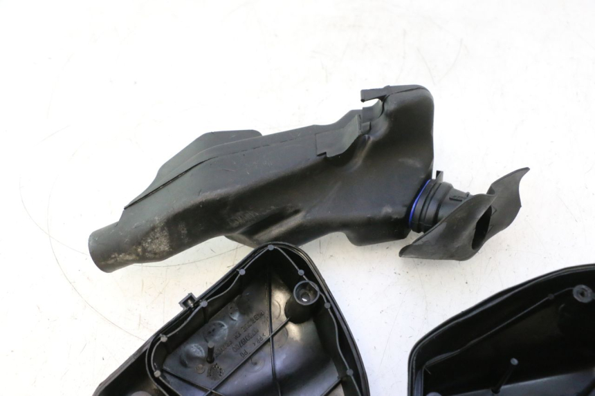 photo de SCATOLA DELL'ARIA PEUGEOT TREKKER 50 (1995 - 2004) - Stato della superficie e materiale
