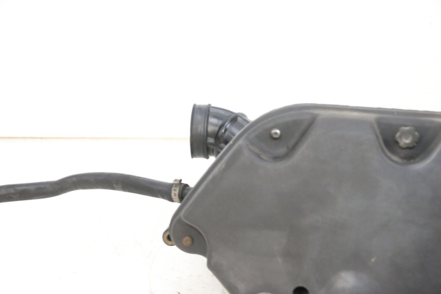 photo de SCATOLA DELL'ARIA PIAGGIO X8 125 (2004 - 2007) - Dettagli dei punti di fissaggio