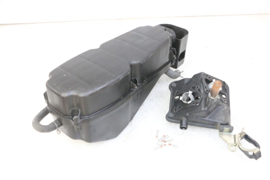 photo de Scatola dell'aria HONDA XLV VARADERO 125 (2000 - 2006) - Primo piano tecnico