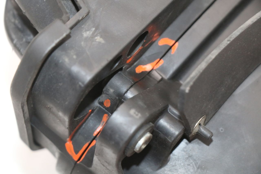 photo de ARIA SCATOLA YAMAHA XMAX X-MAX ABS 125 (2017 - 2020) - Dettagli dei punti di fissaggio