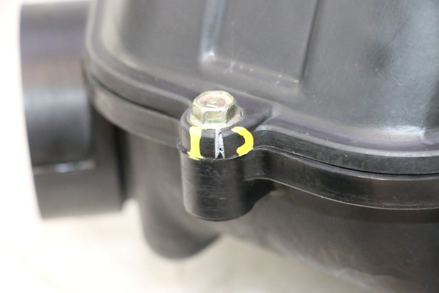 photo de SCATOLA DELL'ARIA KAWASAKI ZZR 600 (1995 - 2004) - Stato della superficie e materiale