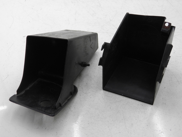 photo de scatola dei guanti YAMAHA YP MAJESTY 125 (2007 - 2010) - Vista principale