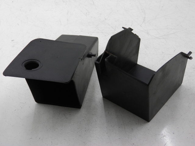 photo de scatola dei guanti YAMAHA YP MAJESTY 125 (2007 - 2010) - Dettaglio del componente