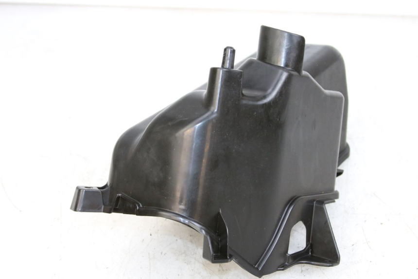 photo de SCATOLA PORTAOGGETTI HONDA FORZA 125 (2015 - 2016) - Primo piano tecnico