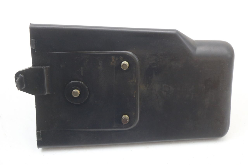 photo de Scatola dei guanti SUZUKI GN 125 (1997 - 2000) - Altra angolazione