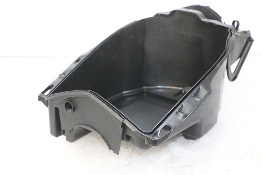 photo de PORTAOGGETTI PEUGEOT VIVACITY 125 (2010 - 2017) - Dettaglio del componente