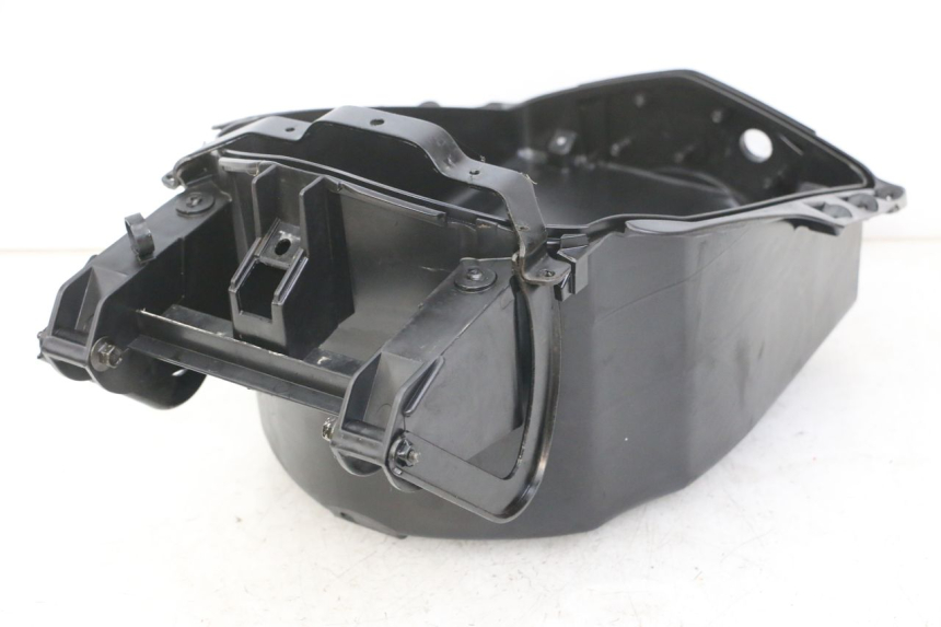 photo de PORTAOGGETTI PEUGEOT VIVACITY 125 (2010 - 2017) - Primo piano tecnico