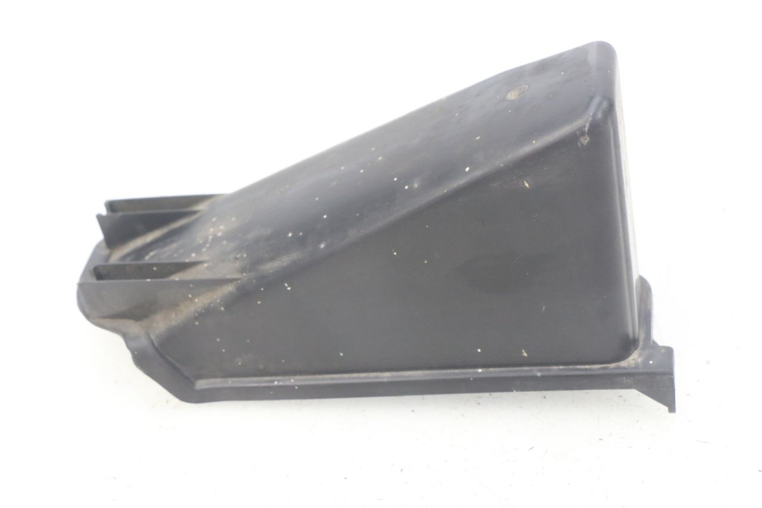 photo de SCATOLA PORTAOGGETTI SUZUKI UH BURGMAN 125 (2002 - 2006) - Zoom sullo stato d'uso