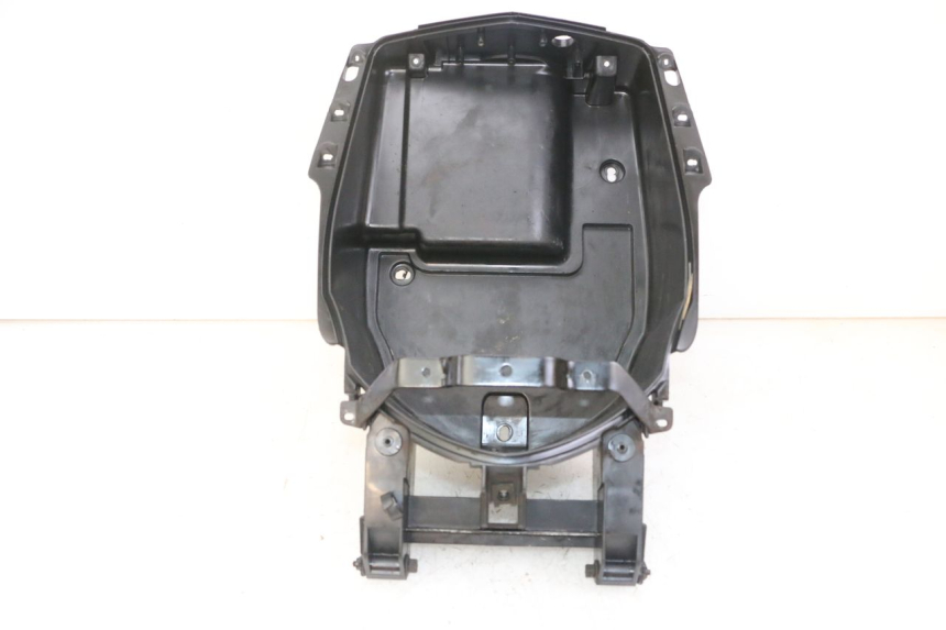 photo de SCATOLA PORTAOGGETTI PEUGEOT VIVACITY NEW 4T 50 (2008 - 2017) - Dettagli dei punti di fissaggio