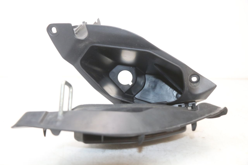 photo de SCATOLA PORTAOGGETTI YAMAHA XMAX X-MAX ABS 125 (2017 - 2020) - Primo piano tecnico