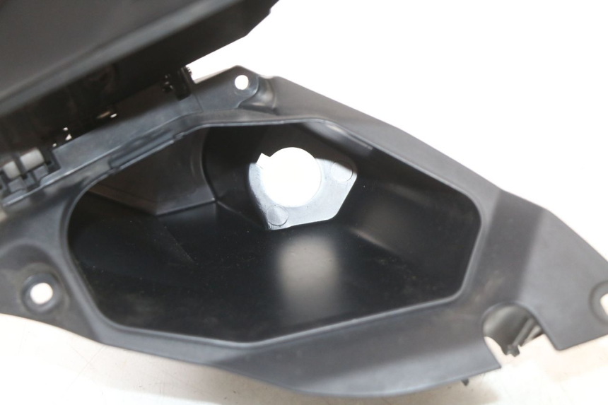 photo de SCATOLA PORTAOGGETTI YAMAHA XMAX X-MAX ABS 125 (2017 - 2020) - Vista d'insieme del prodotto